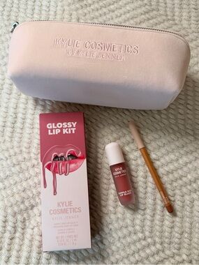 🤍New Kylie Glossy Lip Kit Set With Pouch🤍